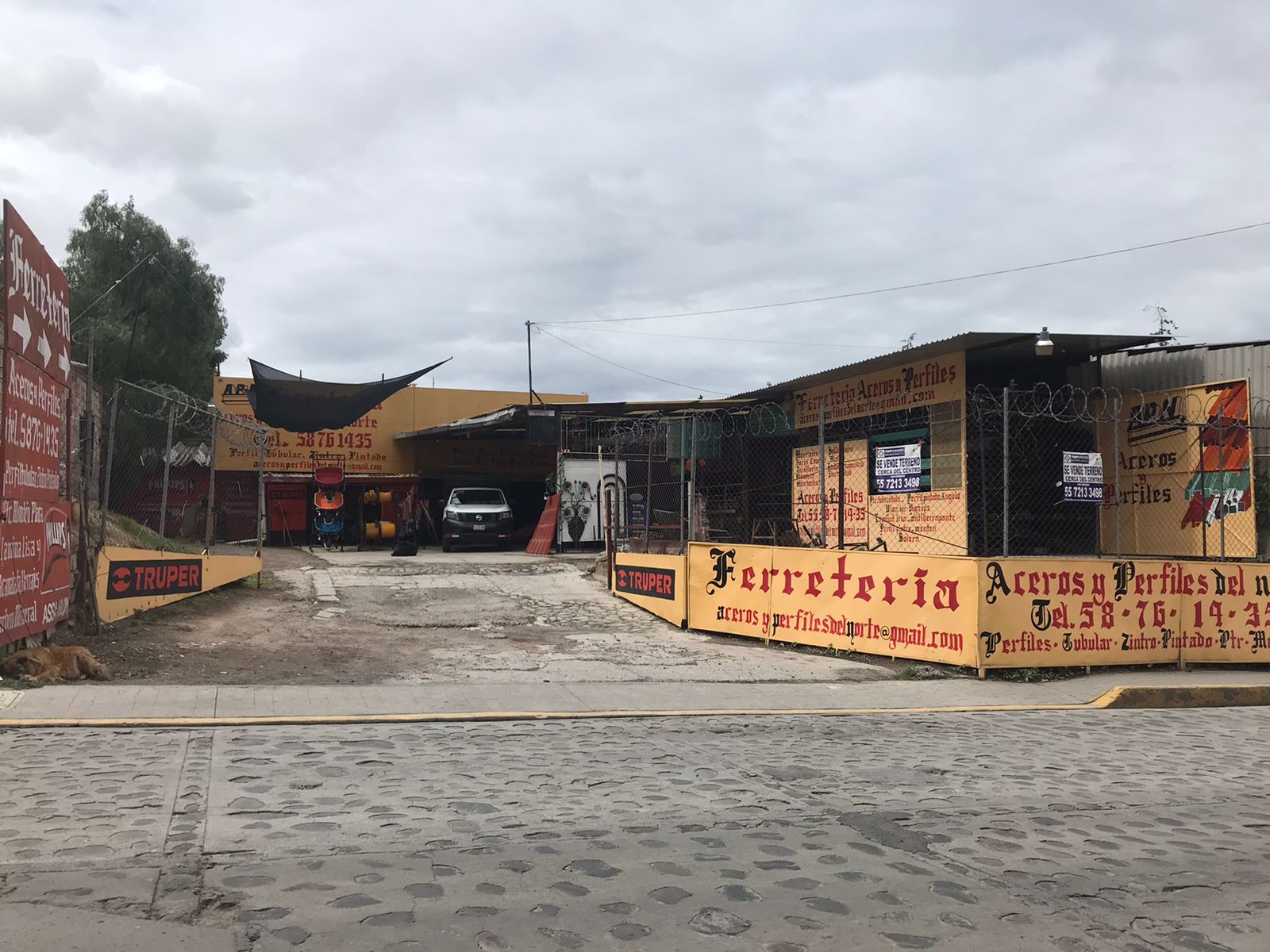 Entrada de APN Ferretería desde Av. Insurgentes, en Texcacoa